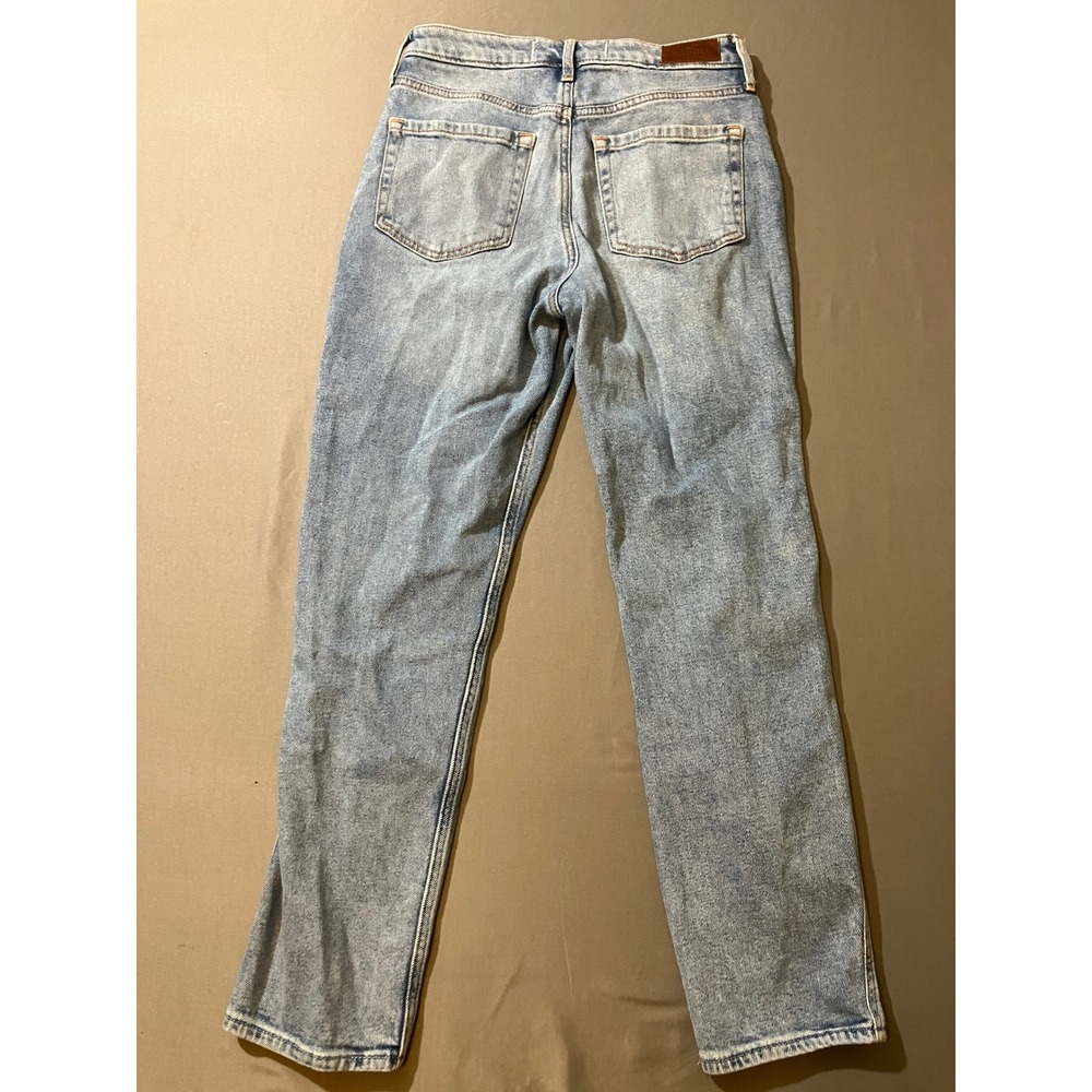 Hollister Ultra High Rise Mom Jean Light Wash Distressed Denim Womens Size 26x27 - Picture 2 of 4